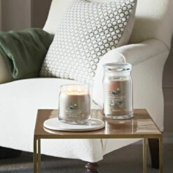 Yankee Candle Amber & Sandalwood Signature Large Jar Candle 9 Yankee Candle Amber & Sandalwood Signature Large Jar Candle -gifts shop amber sandalwood signature collection lifestyle 1