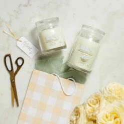 Yankee Candle Clean Cotton Signature Medium Jar Candle -gifts shop clean cotton signature collection lifestyle 2 1