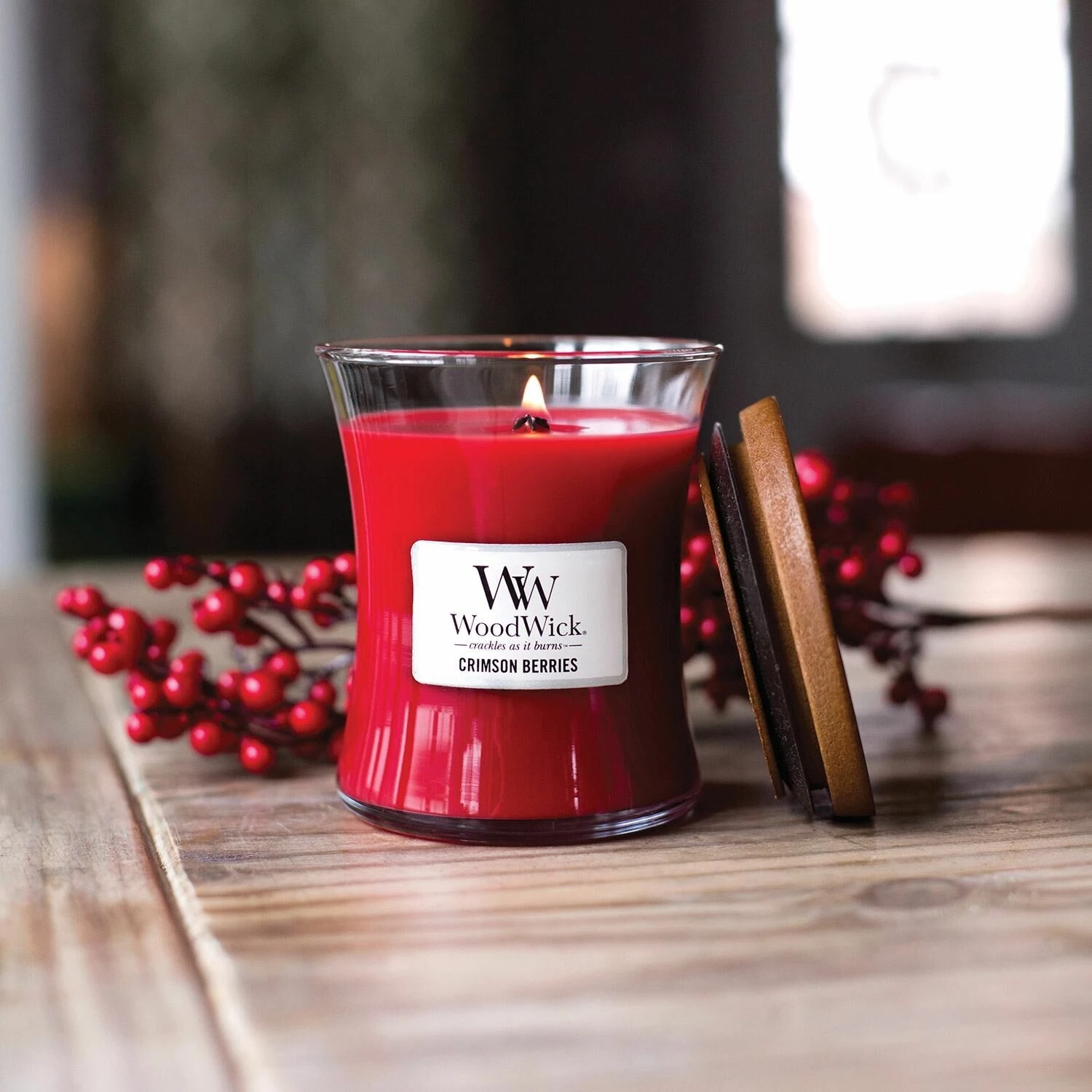 WoodWick Crimson Berries Medium Hourglass Candle 3 WoodWick Crimson Berries Medium Hourglass Candle - Image 3