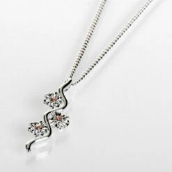 Equilibrium Two Tone Botanical Ripple Gerbera Necklace