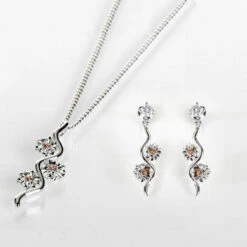 Equilibrium Two Tone Botanical Ripple Gerbera Necklace -gifts shop equilibrium necklaces 314545 botanical two tone ripple gerbera necklace earring 01b