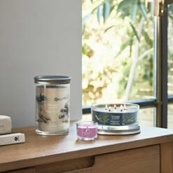 Yankee Candle Amber & Sandalwood Signature Large Tumbler Candle -gifts shop ss23 signature collection lifestyle 2