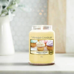 Yankee Candle Vanilla Cupcake Large Jar Candle -gifts shop vanilla cupcake large jar 2
