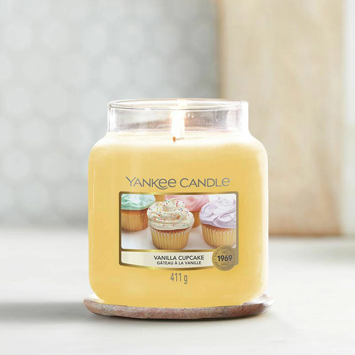 Yankee Candle Vanilla Cupcake Medium Jar Candle 2 Yankee Candle Vanilla Cupcake Medium Jar Candle - Image 2