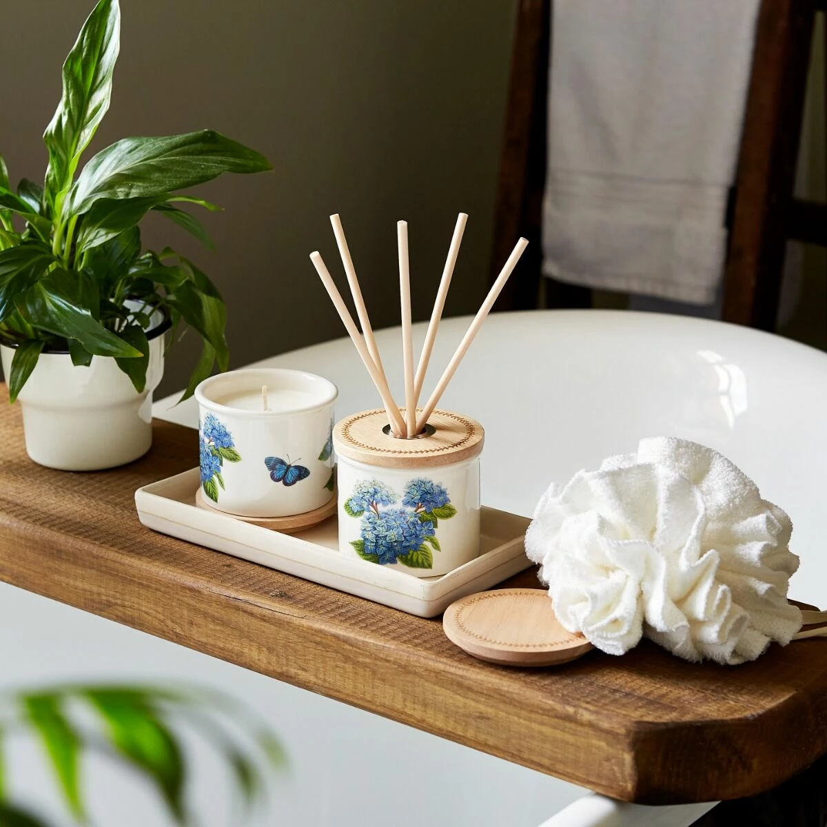 Botanic Garden Hydrangea Ceramic Candle 6 Botanic Garden Hydrangea Ceramic Candle - Image 6