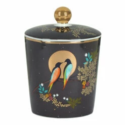 Sara Miller Chelsea Grey Geranium, Patchouli And Vetivert 260g Candle -gifts shop wax lyrical sm2101 sara miller chelsea grey geranium patchouli and vetivert candle 02