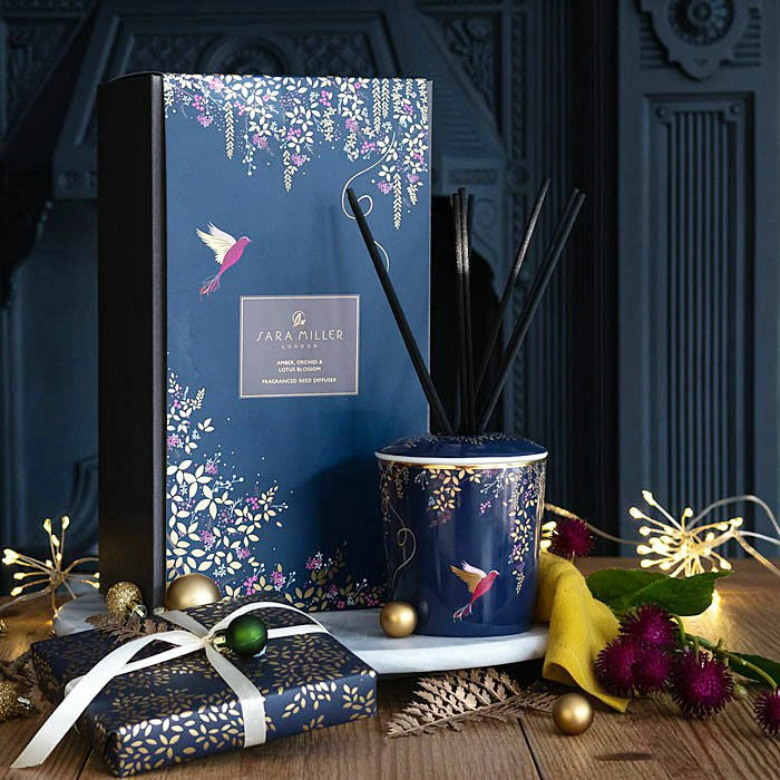 Sara Miller Chelsea Navy Amber, Orchid And Lotus Blossom 200ml Reed Diffuser 6 Sara Miller Chelsea Navy Amber, Orchid And Lotus Blossom 200ml Reed Diffuser - Image 6