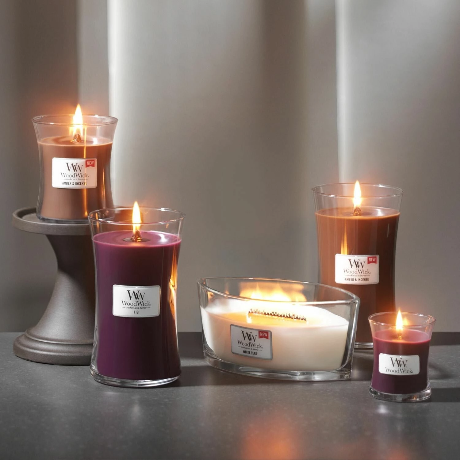 WoodWick Spiced Blackberry Medium Hourglass Candle 3 WoodWick Spiced Blackberry Medium Hourglass Candle - Image 3