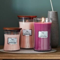 WoodWick Wild Berry & Beets Large Hourglass Candle 7 WoodWick Wild Berry & Beets Large Hourglass Candle -gifts shop woodwick ss22