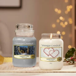 Yankee Candle Candlelit Cabin Large Jar Candle 8 Yankee Candle Candlelit Cabin Large Jar Candle -gifts shop yankee candle 1623715e candlelit cabin large jar candle lifestyle 3