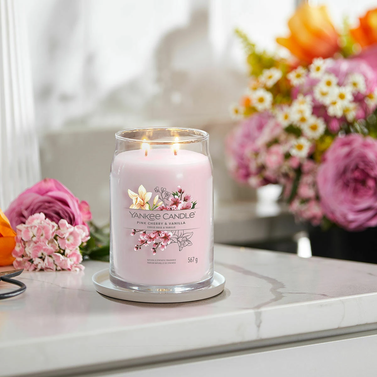 Yankee Candle Pink Cherry & Vanilla Signature Large Jar Candle 4 Yankee Candle Pink Cherry & Vanilla Signature Large Jar Candle - Image 4