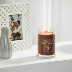 Yankee Candle Praline & Birch Signature Large Jar Candle -gifts shop yankee candle 1629987e praline birch signature large jar candle lifestyle 1