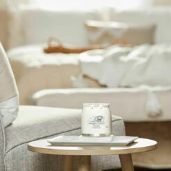 Yankee Candle Soft Blanket Signature Medium Jar Candle -gifts shop yankee candle 1701387e soft blanket signature medium jar candle lifestyle 1