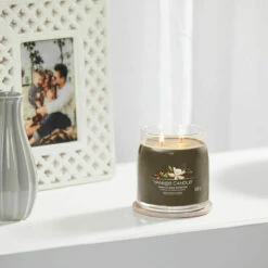 Yankee Candle Vanilla Bean Espresso Signature Medium Jar Candle -gifts shop yankee candle 1701388e vanilla bean espresso signature medium jar candle lifestyle 1