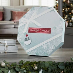 Yankee Candle Snow Globe Wonderland Advent Calendar Wreath 9 Yankee Candle Snow Globe Wonderland Advent Calendar Wreath -gifts shop yankee candle 1716525e advent wreath lifestyle