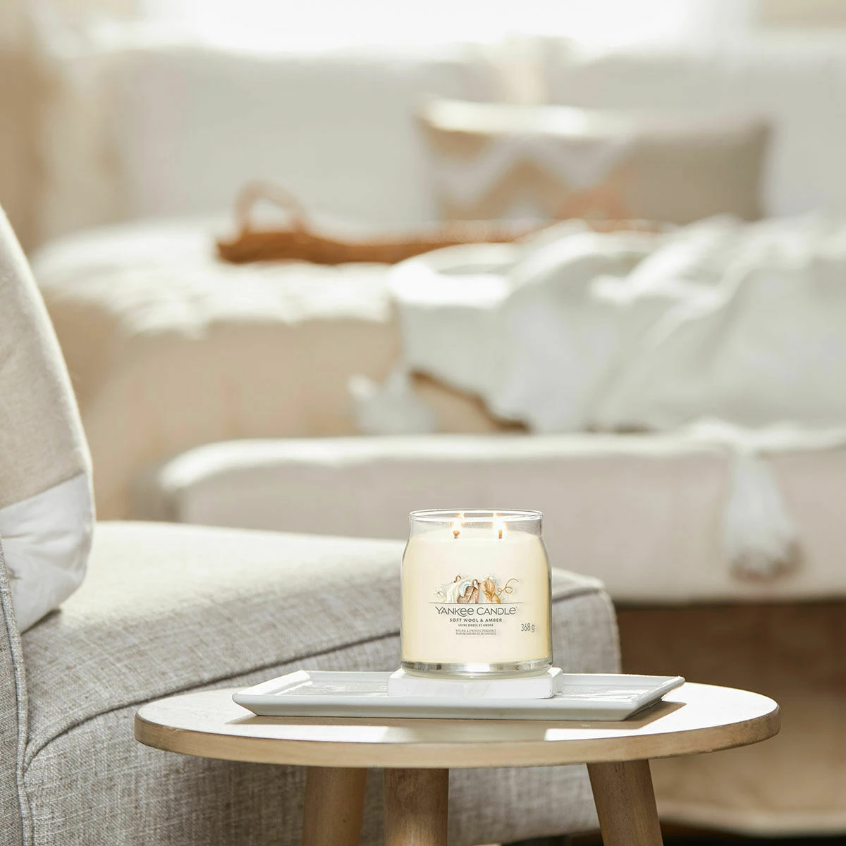 Yankee Candle Soft Wool & Amber Signature Medium Jar Candle 3 Yankee Candle Soft Wool & Amber Signature Medium Jar Candle - Image 3