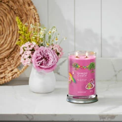 Yankee Candle Art In The Park Signature Large Tumbler Candle -gifts shop yankee candle 1728878e art in the park signature large tumbler candle lifestyle 1