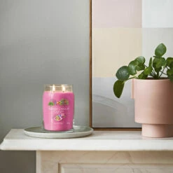 Yankee Candle Art In The Park Signature Large Jar Candle -gifts shop yankee candle 1728890e art in the park signature large jar candle lifestyle 2