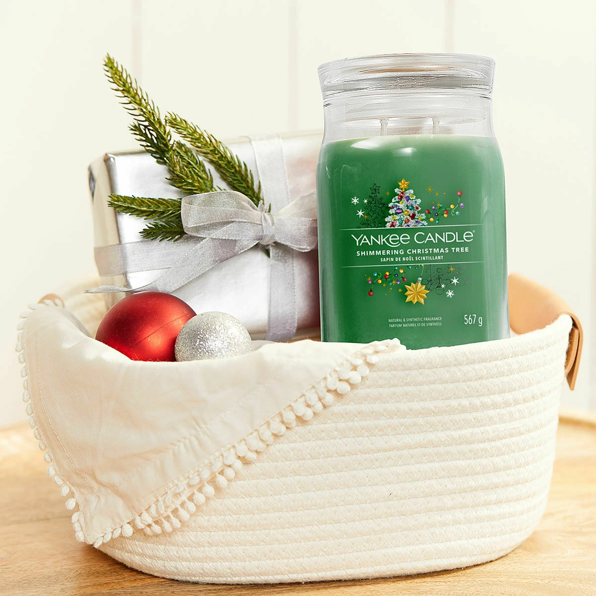 Yankee Candle Shimmering Christmas Tree Signature Large Jar Candle 4 Yankee Candle Shimmering Christmas Tree Signature Large Jar Candle - Image 4