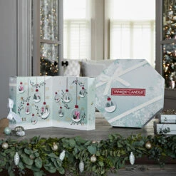 Yankee Candle Snow Globe Wonderland Advent Calendar Book 11 Yankee Candle Snow Globe Wonderland Advent Calendar Book -gifts shop yankee candle advent 22 group shot 2
