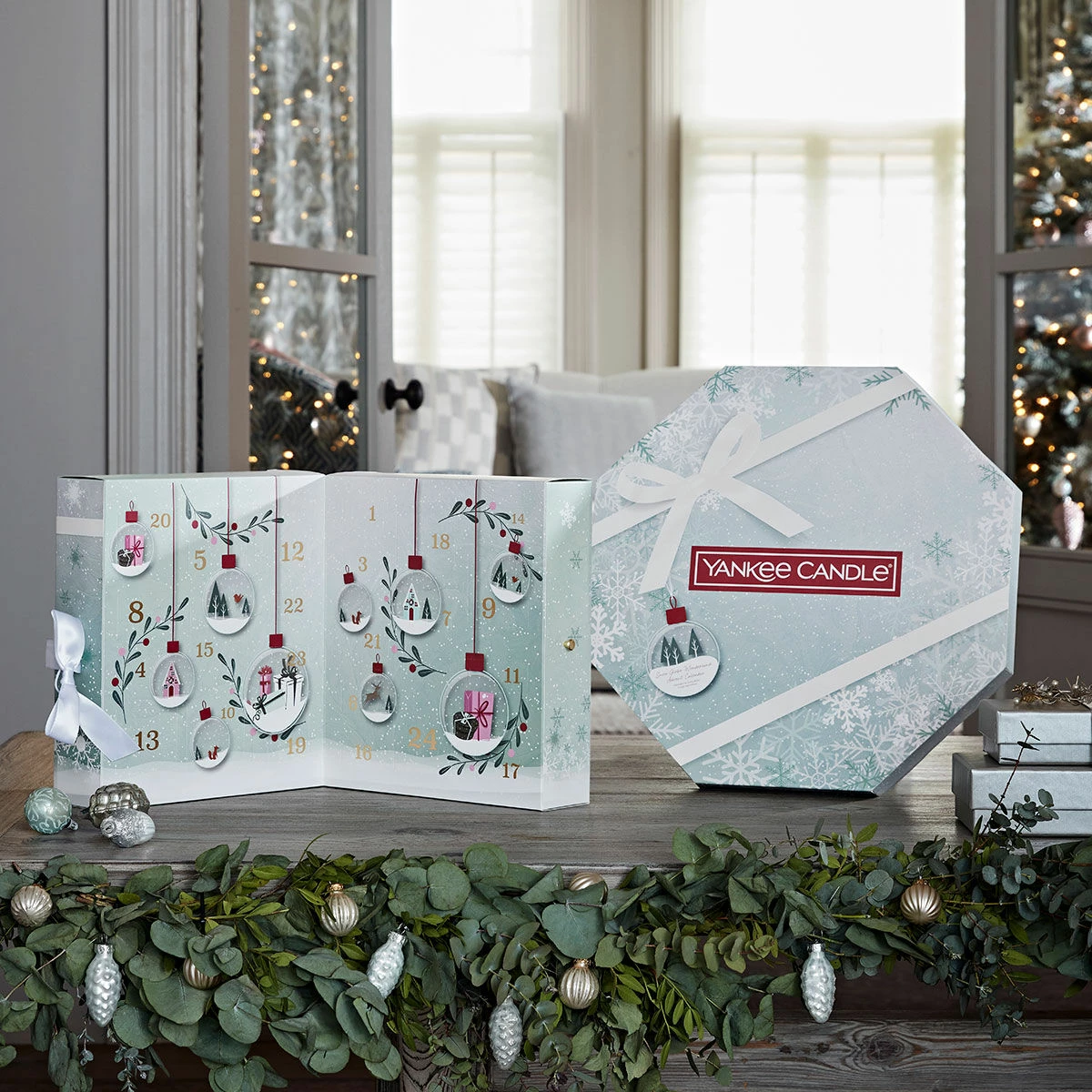 Yankee Candle Snow Globe Wonderland Advent Calendar Wreath 5 Yankee Candle Snow Globe Wonderland Advent Calendar Wreath - Image 5