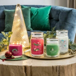 Yankee Candle Holiday Cheer Signature Large Jar Candle -gifts shop yankee candle holiday bright lights range lifestyle 3