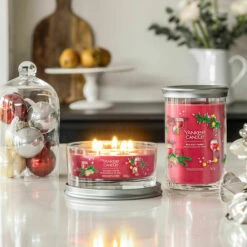 Yankee Candle Holiday Cheer Signature Large Tumbler Candle -gifts shop yankee candle holiday cheer signature large multiwick tumbler lifestyle